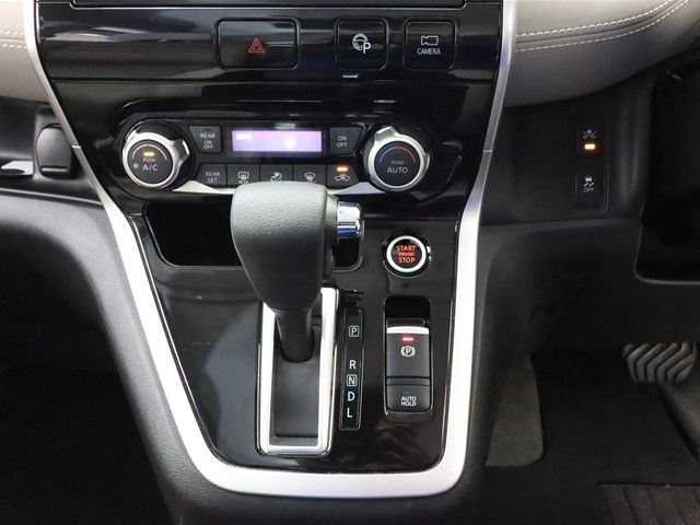 Nissan SERENA 2016-09 181012-13