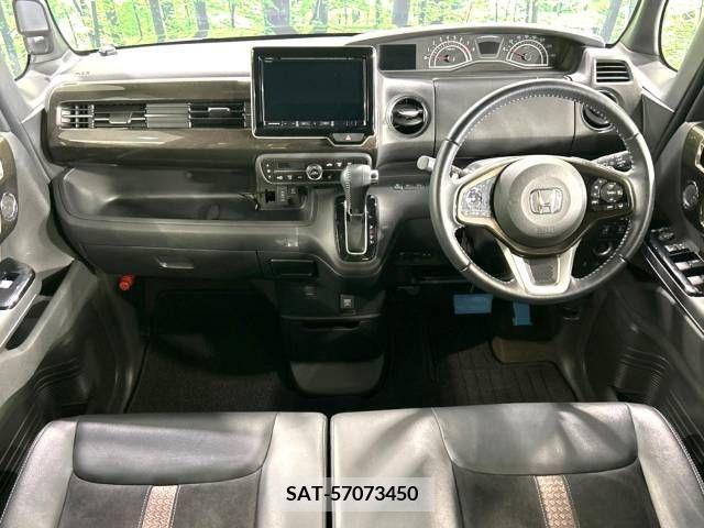 Honda N BOX CUSTOM 2019-10 307219-1