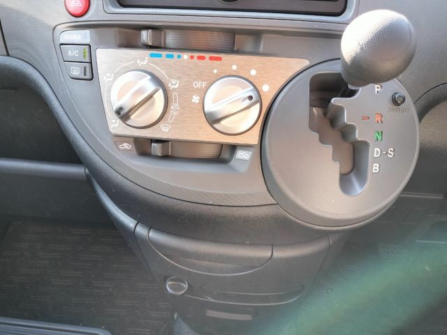 Toyota SIENTA 2013-10 28394-22
