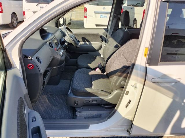Toyota SIENTA 2013-10 28394-9
