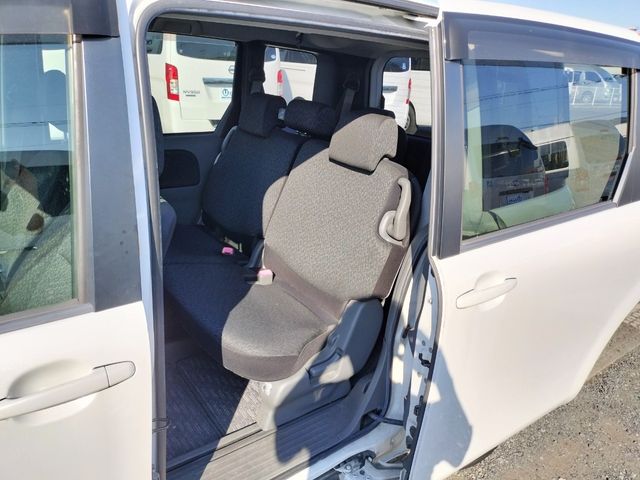 Toyota SIENTA 2013-10 28394-11