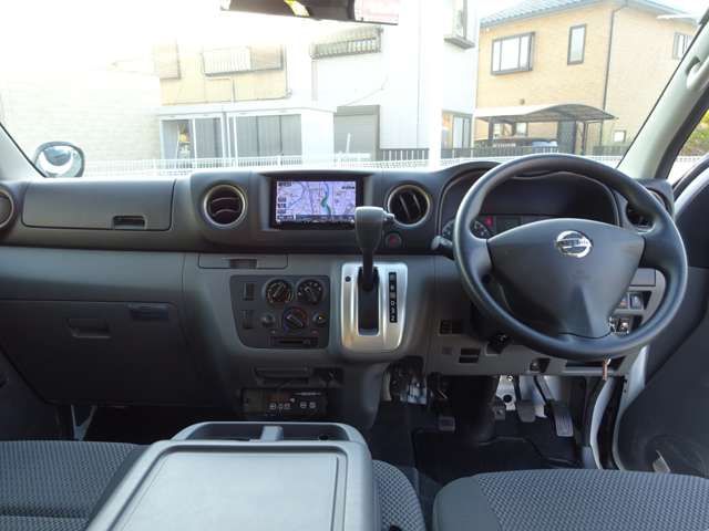 Nissan NV350 Caravan 2018-10 28892-1