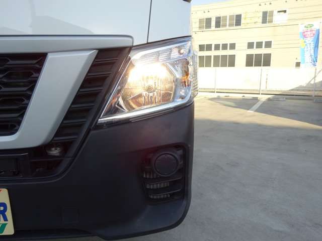 Nissan NV350 Caravan 2018-10 28892-3
