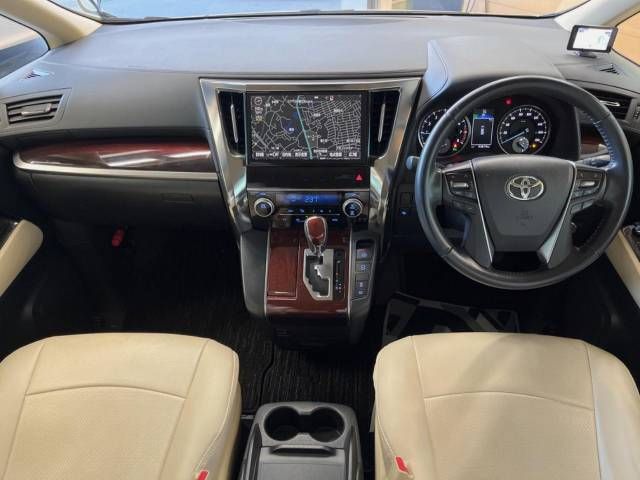 Toyota ALPHARD 2017-12 186180-1