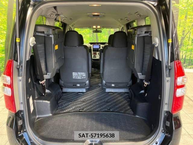 Toyota NOAH 2013-10 321362-11