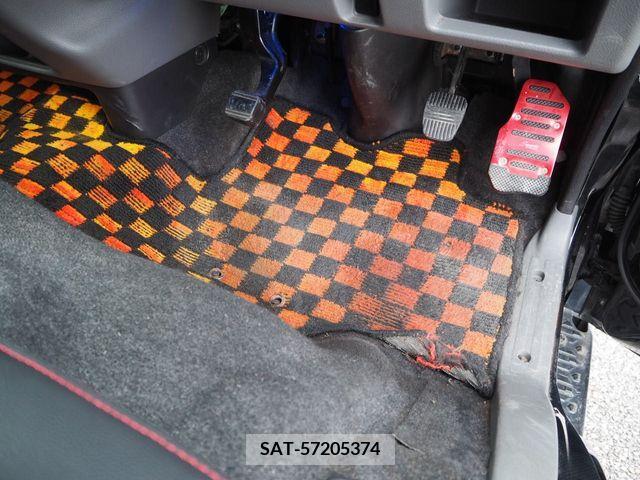 Nissan NV350 Caravan 2015-09 378504-21