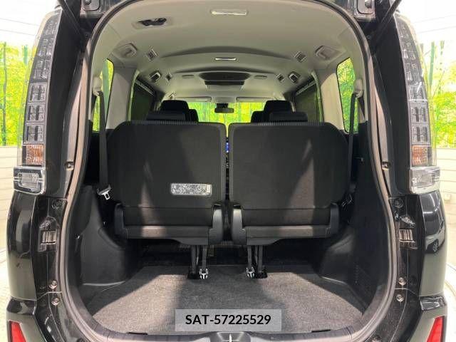Toyota VOXY 2016-12 211498-11