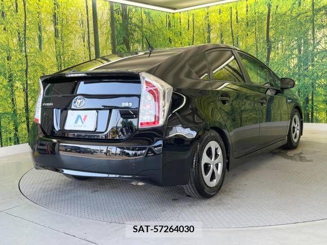 Toyota PRIUS 2015-05 322075-17