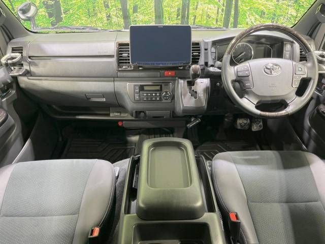 Toyota HIACE VAN 2022-08 12410-1