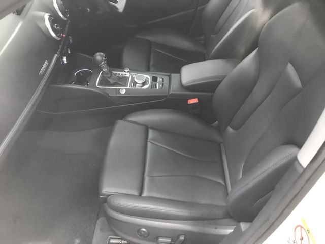 Audi A3 SEDAN 2019-05 180409-10