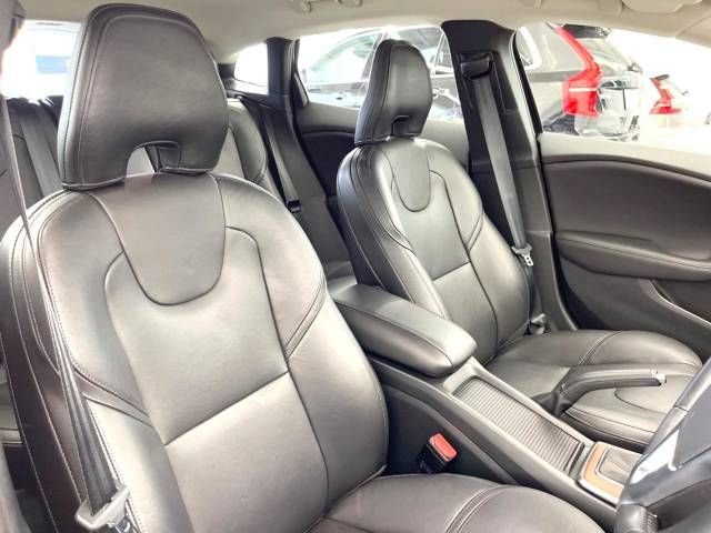 Volvo V40 2016-12 185996-13