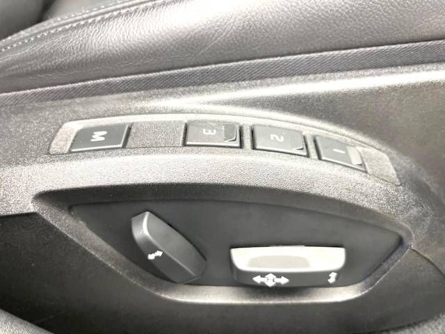 Volvo V40 2016-12 185996-8