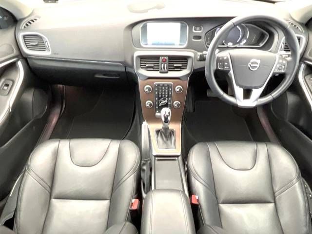 Volvo V40 2016-12 185996-1