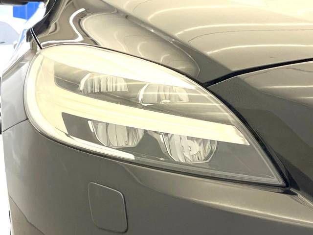 Volvo V40 2016-12 185996-11