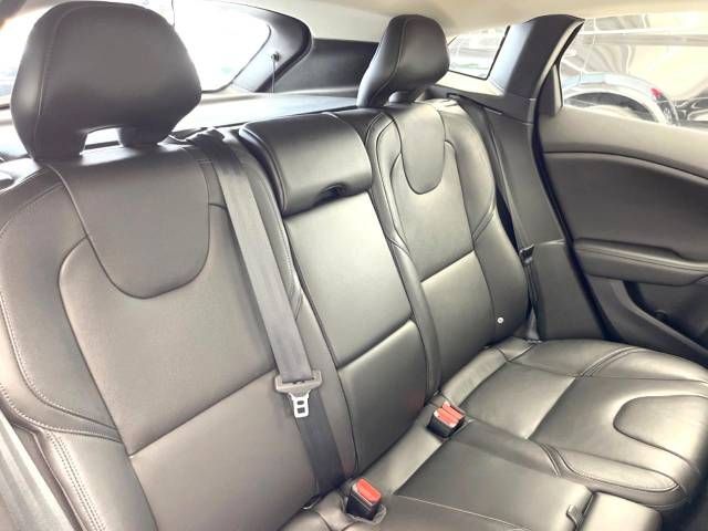 Volvo V40 2016-12 185996-14