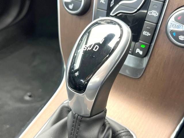 Volvo V40 2016-12 185996-10