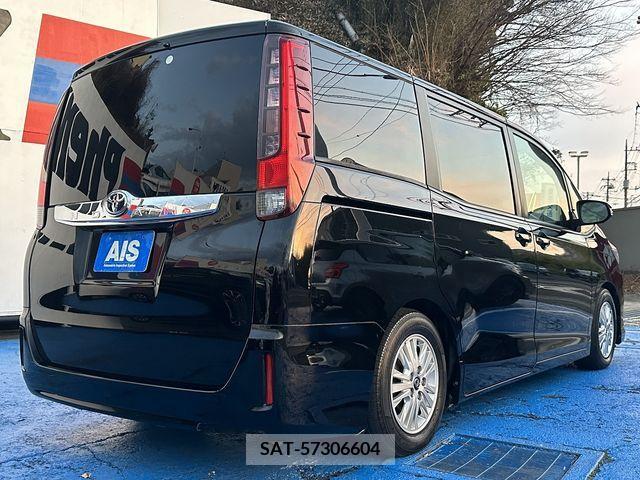 Toyota NOAH 2015-01 209547-3