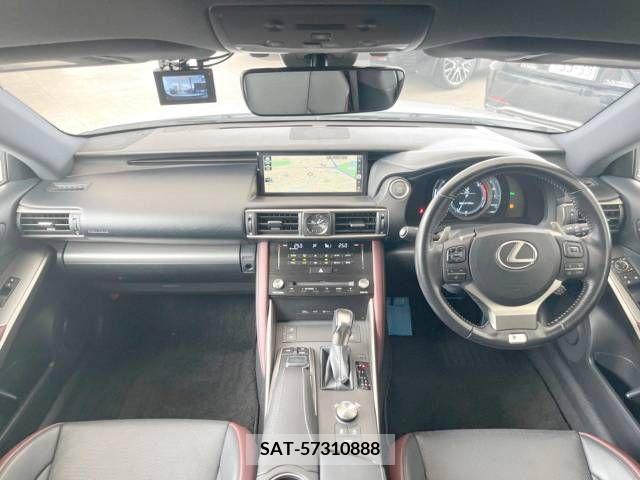 Lexus IS 2017-01 275394-1