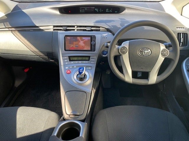 Toyota PRIUS 2013-08 19457-2
