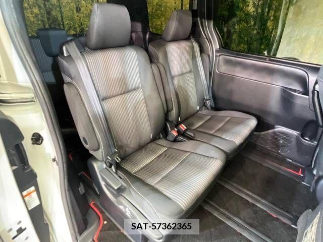 Toyota VOXY 2018-09 348019-9