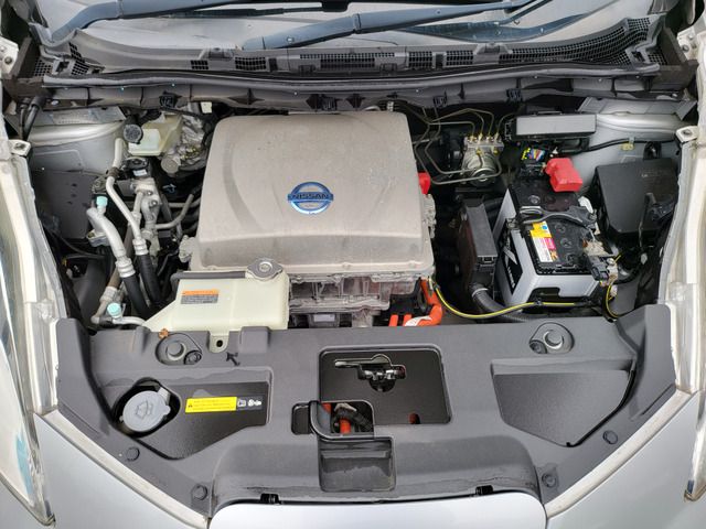 Nissan LEAF 2013-04 3163-19
