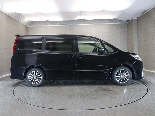 Toyota NOAH 2014-10 6587-21