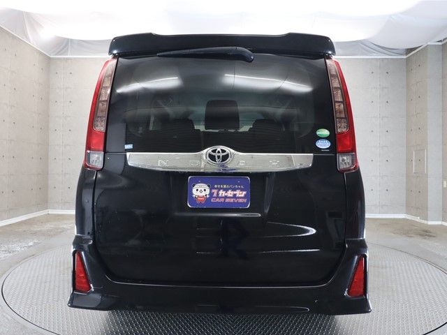 Toyota NOAH 2014-10 6587-22