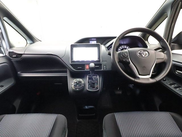 Toyota NOAH 2014-10 6587-2