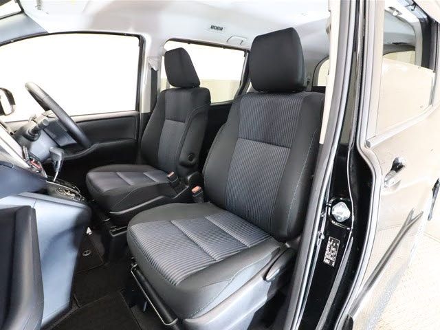 Toyota NOAH 2014-10 6587-5
