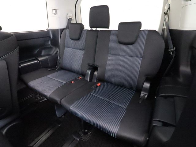 Toyota NOAH 2014-10 6587-7