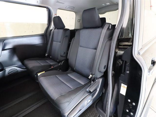Toyota NOAH 2014-10 6587-6