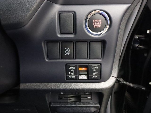 Toyota NOAH 2014-10 6587-10