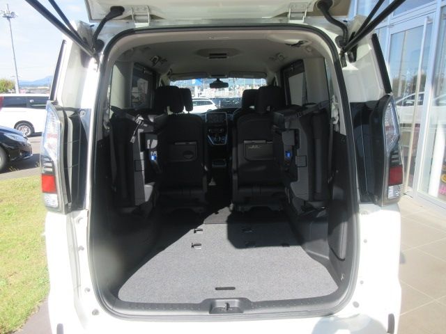 Nissan SERENA 2018-10 196734-9