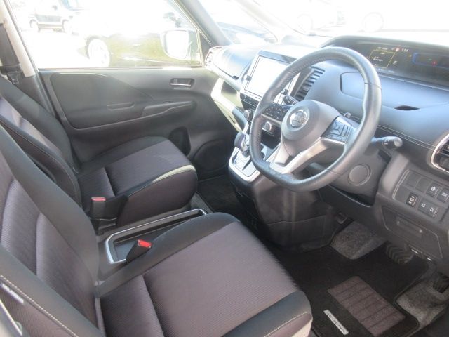 Nissan SERENA 2018-10 196734-11