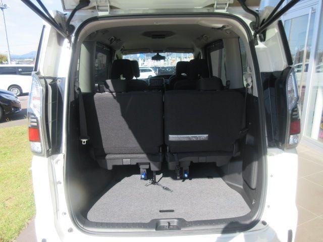 Nissan SERENA 2018-10 196734-8