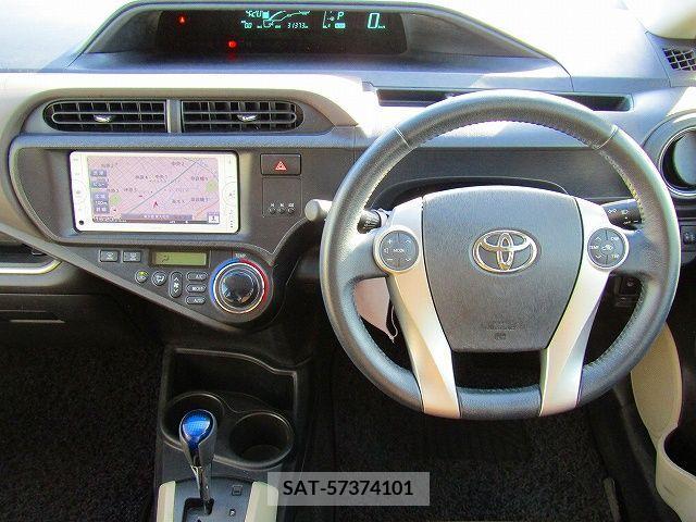 Toyota AQUA 2014-01 260363-13