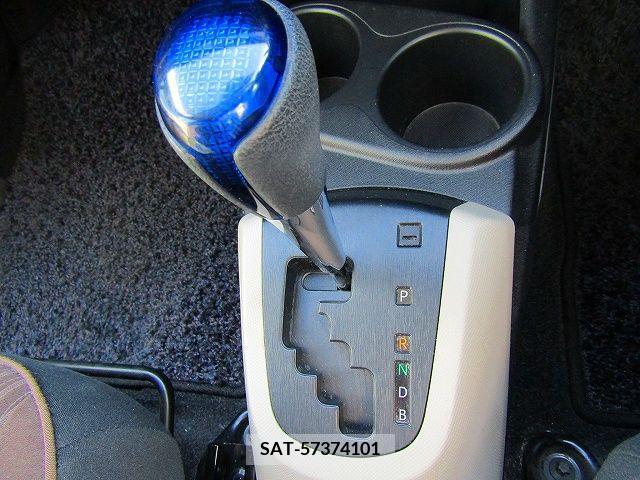 Toyota AQUA 2014-01 260363-19
