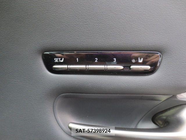 Lexus LS 2018-10 391880-6