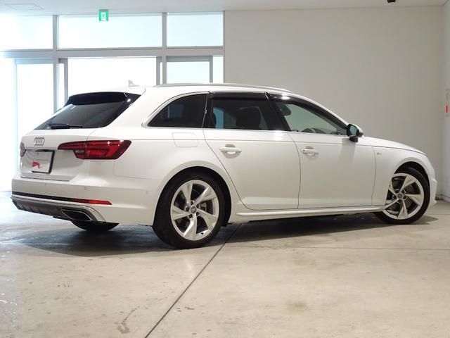 Audi A4 2019-08 13980-1