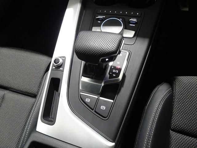 Audi A4 2019-08 13980-12