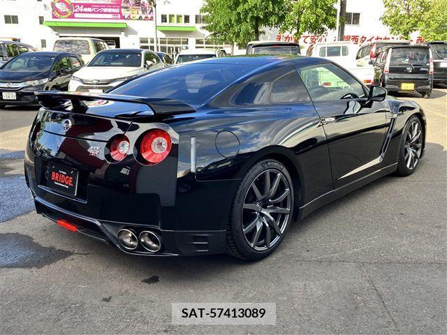 Nissan GT-R 2011-12 272080-6