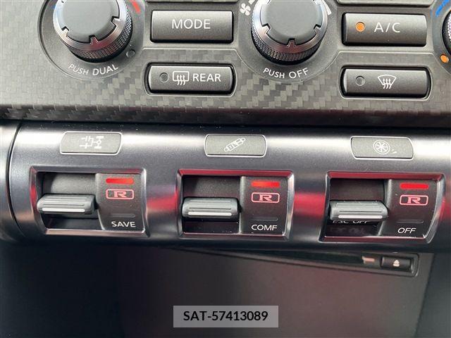 Nissan GT-R 2011-12 272080-26