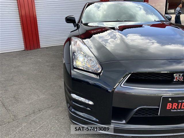 Nissan GT-R 2011-12 272080-11