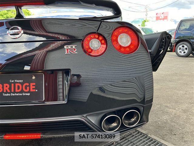 Nissan GT-R 2011-12 272080-12