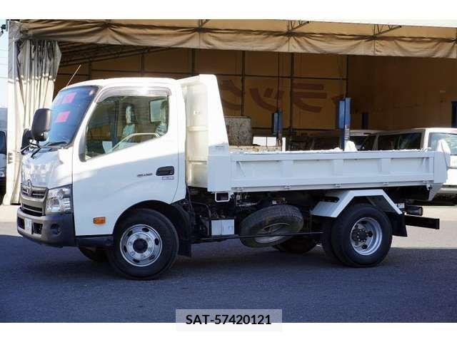 Hino DUTRO 2015-11 208437-8