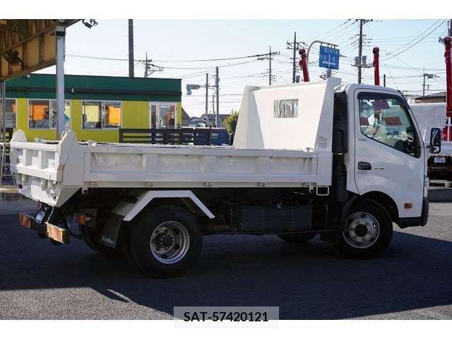 Hino DUTRO 2015-11 208437-7