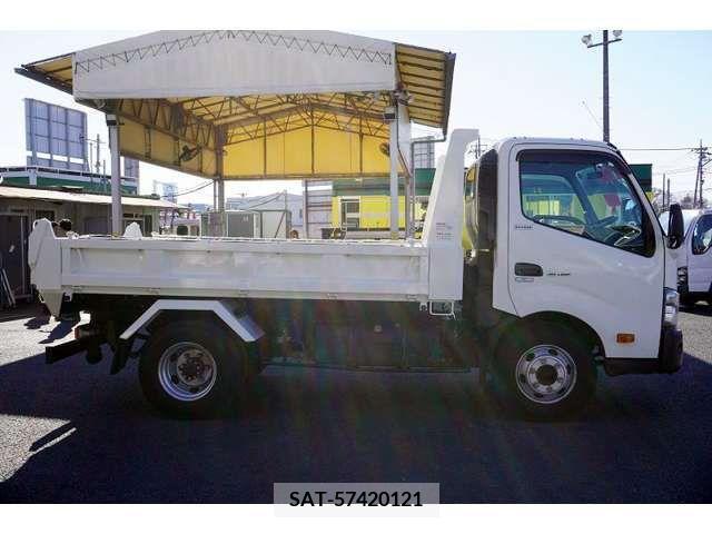 Hino DUTRO 2015-11 208437-4