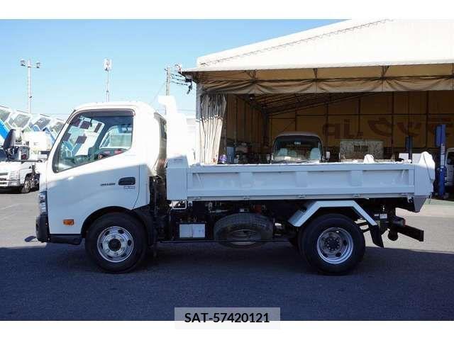 Hino DUTRO 2015-11 208437-2