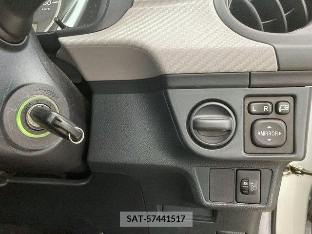 Toyota COROLLA AXIO 2013-06 264595-12