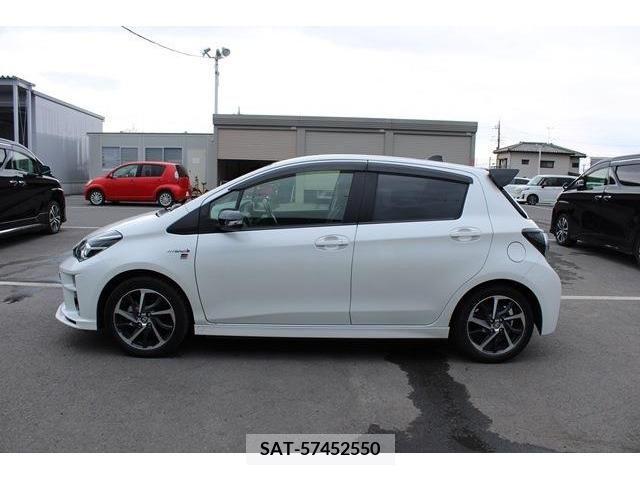 Toyota VITZ HYBRID 2017-12 230939-8